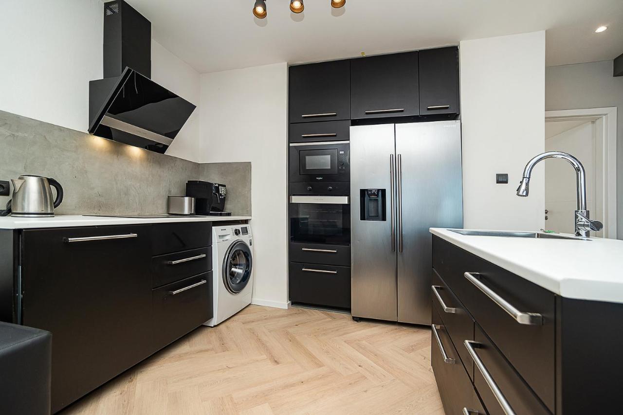 Big 4-Bedroom Flat, Terrace With Great Vitkov View Prague Exterior photo