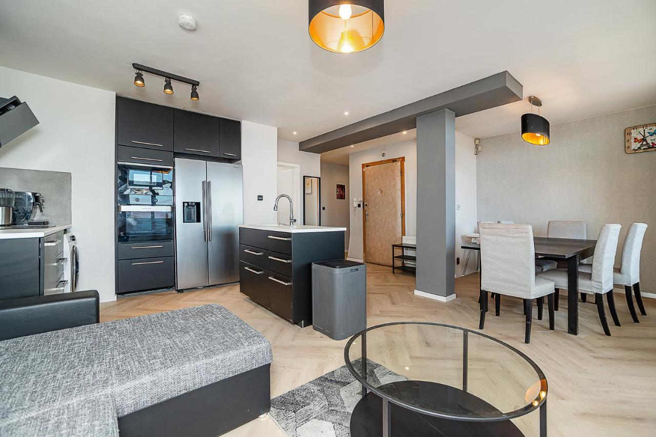 Big 4-Bedroom Flat, Terrace With Great Vitkov View Prague Exterior photo