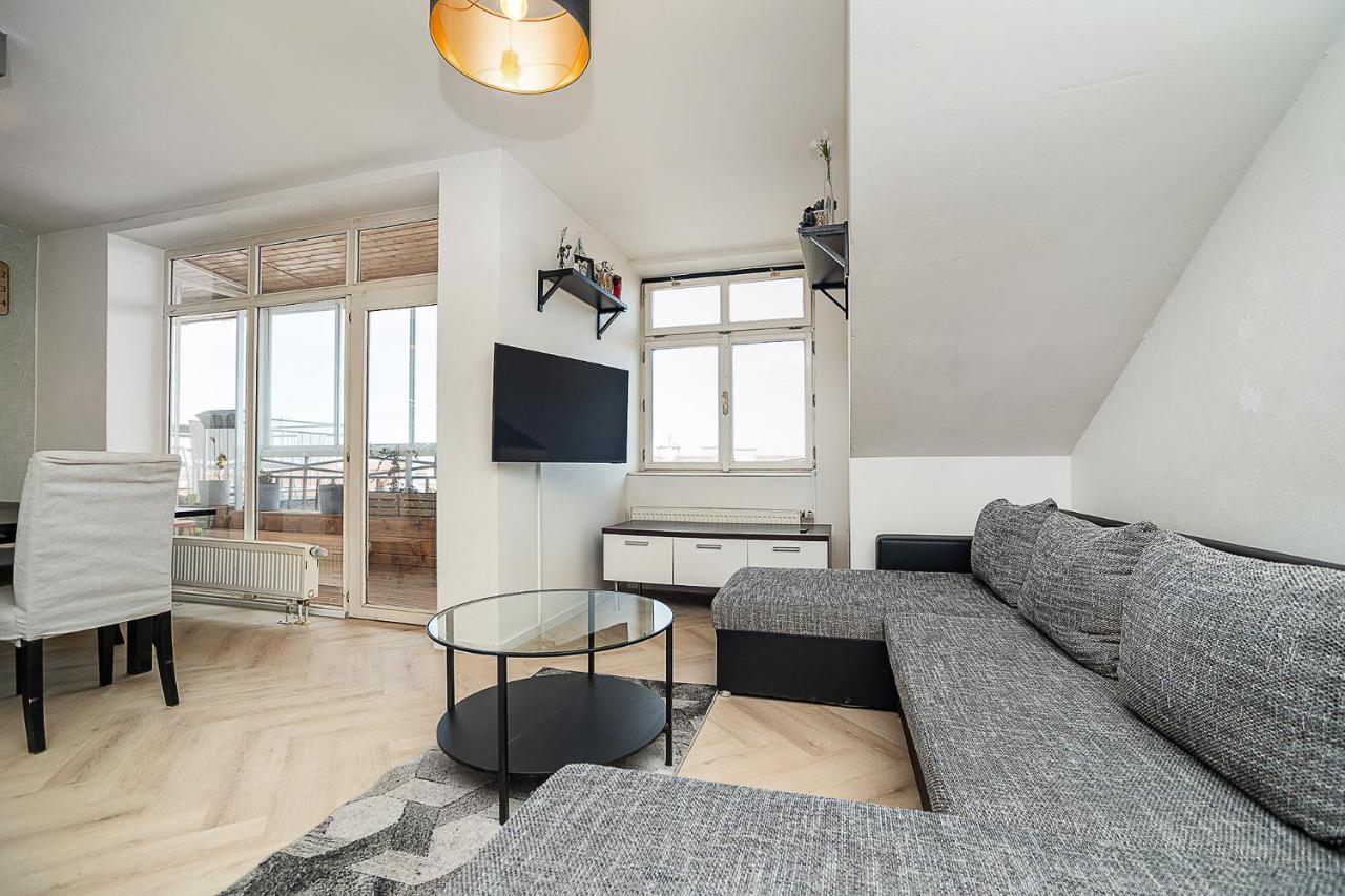 Big 4-Bedroom Flat, Terrace With Great Vitkov View Prague Exterior photo