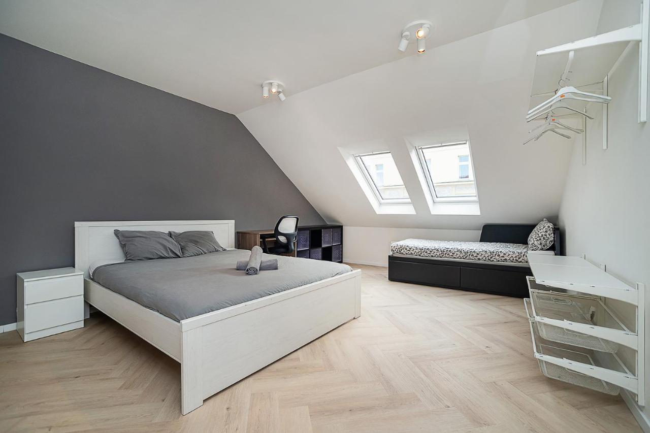 Big 4-Bedroom Flat, Terrace With Great Vitkov View Prague Exterior photo