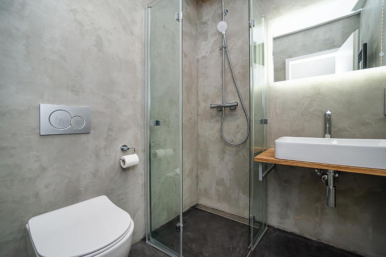 Big 4-Bedroom Flat, Terrace With Great Vitkov View Prague Exterior photo