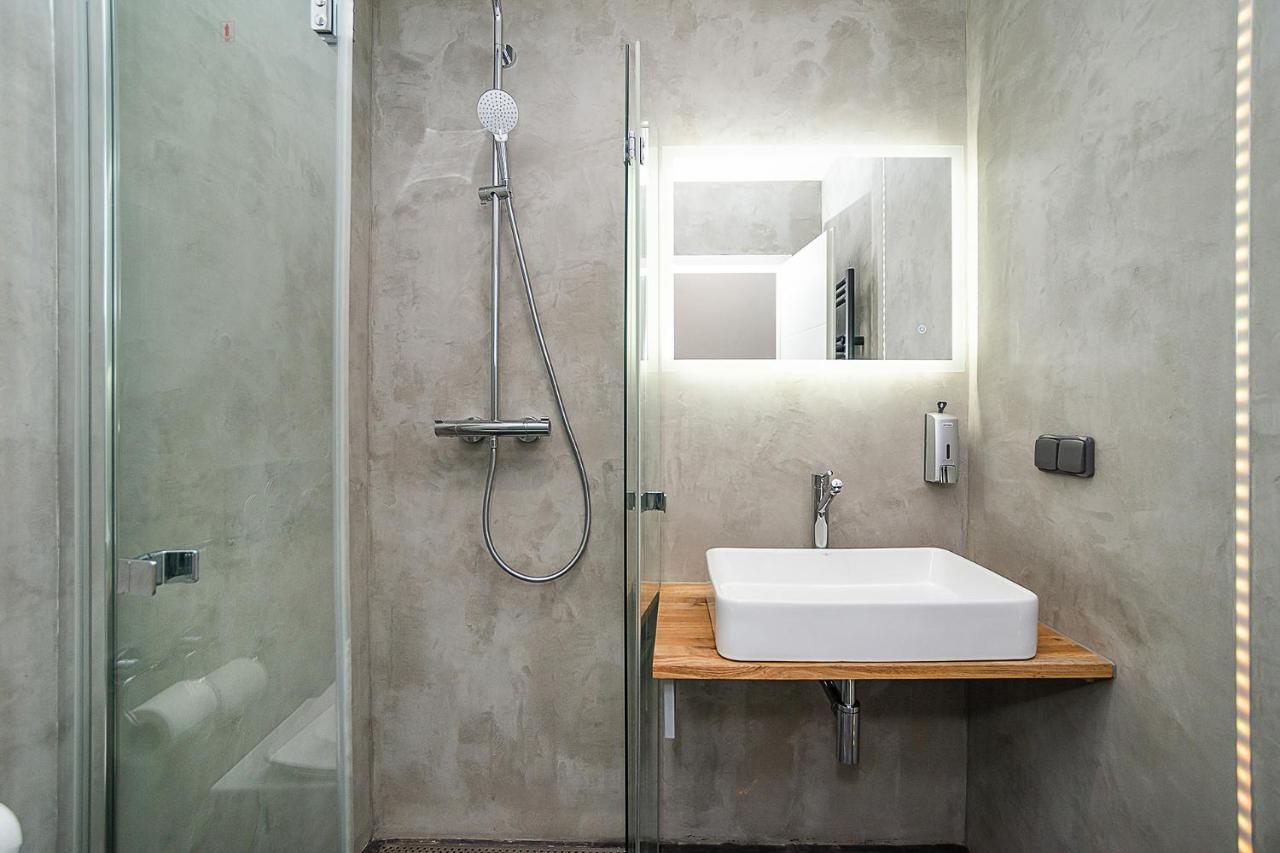 Big 4-Bedroom Flat, Terrace With Great Vitkov View Prague Exterior photo
