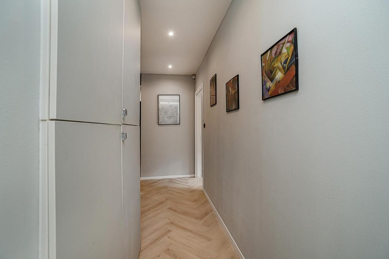 Big 4-Bedroom Flat, Terrace With Great Vitkov View Prague Exterior photo