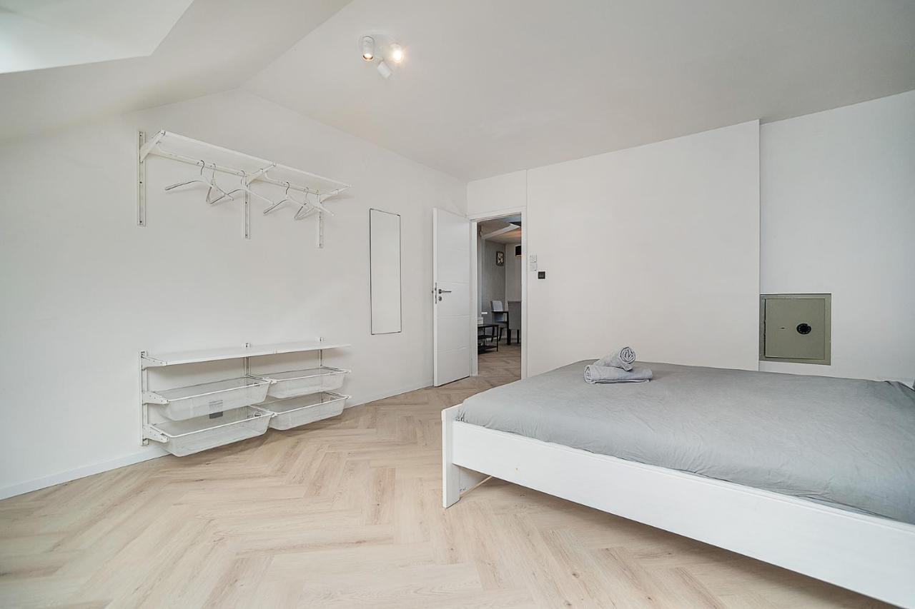 Big 4-Bedroom Flat, Terrace With Great Vitkov View Prague Exterior photo