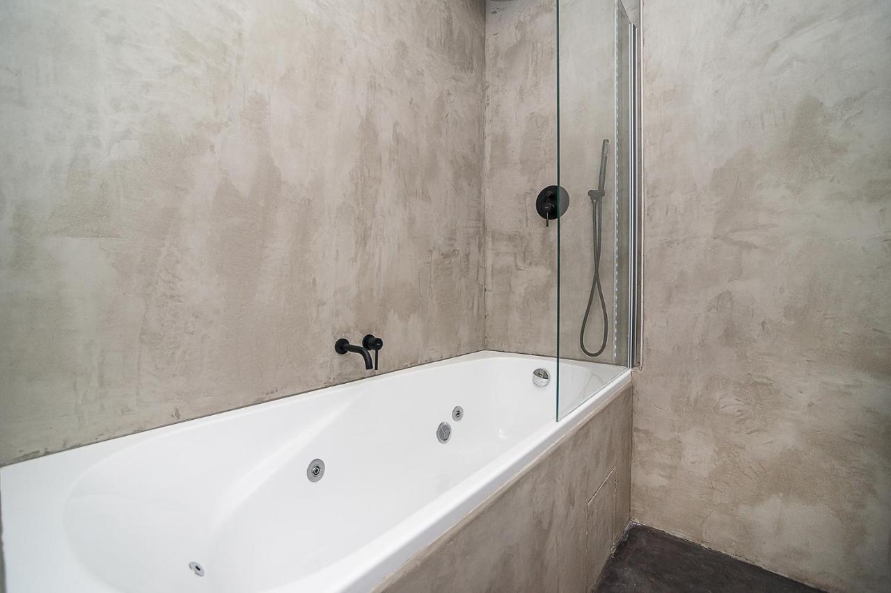 Big 4-Bedroom Flat, Terrace With Great Vitkov View Prague Exterior photo